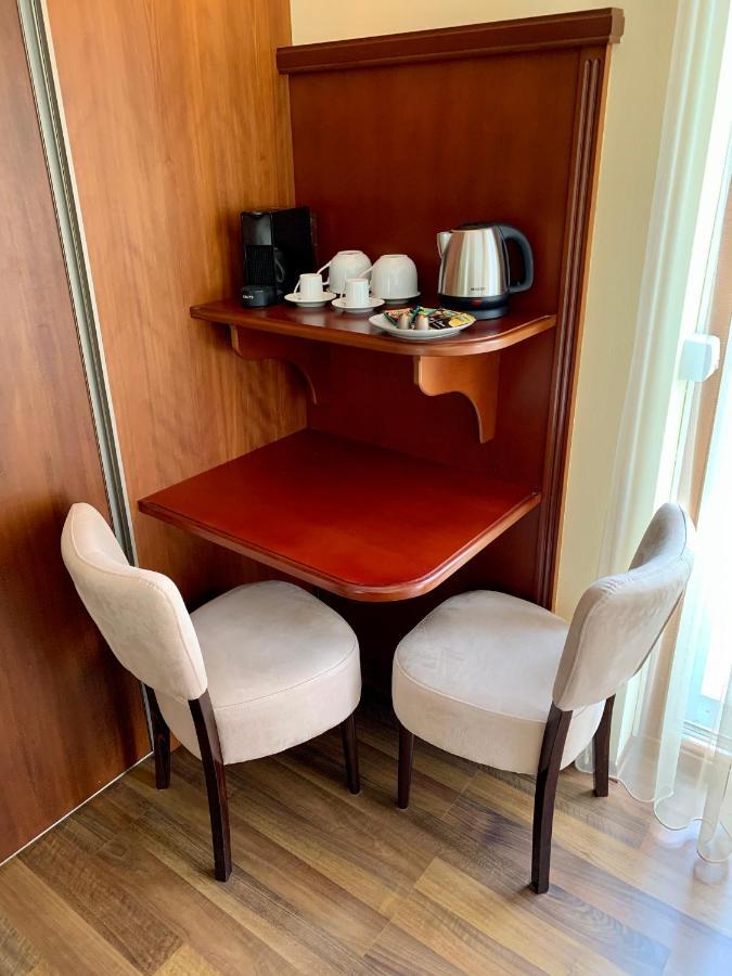 A01 Setany-Silverine Apartmanhaz-Orzoett Parkoloval Balatonfured Bagian luar foto